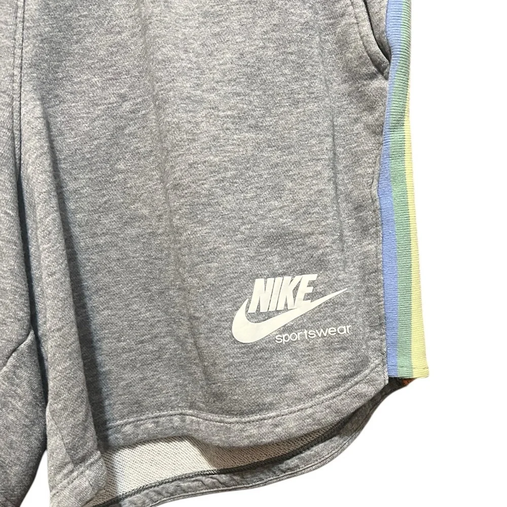 Nike Girls Sportswear Heritage Shorts Carbon Heather Size‎ XL